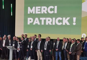 Tous les collaborateurs ont tenu à remercier Patrick Aps pour son attention et son écoute à leurs égards. Il a reçu la médaille du travail Grand or des mains du président Antoine Declercq.