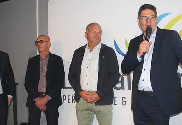 Benoit Vaultier, Frédéric David, Vincent Lemonnier et Thierry Hulmer. Littoral Normand est sur de bons rails. Quoi de plus logique pour une structure qui a commencé par un échange dans un wagon du Paris Cherbourg entre Frédéric David (14) et Thierry Hulmer (50).