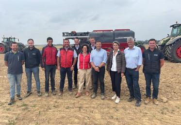 Michael et Cornelia Horsch entourés de toute l'équipe du démo tour.