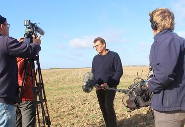 Vendredi 12, l'équipe de France 3 Normandie a tourné à Prey (27) chez Damien Auclaire. Sujet abordé : un bilan moisson 2025 à travers le prisme terrain du producteur répondant aux questions du rédacteur en chef de l'Eure Agricole.