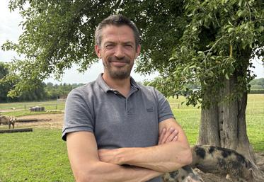 Thomas Guesdon est à la tête d'une entreprise de vente de viandes en gros, d'une charcuterie et d'un élevage de porcs de Bayeux dans l'Eure.