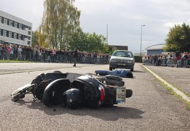 L'entreprise Dragotto, originaire des Bouches-du-Rhône, réalise des "crashs test" de prévention de la sécurité routière partout en France.