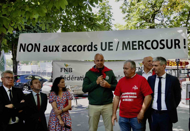 Manifestation le 7 juillet 2024 près de l'ambassade du Brésil à Paris. 