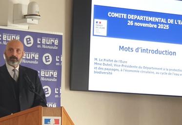En ouvrant la séance, le préfet a rappelé la portée fondatrice de la loi sur l'eau de 1992, dont un article, aujourd'hui abrogé mais jugé « toujours aussi pertinent », rappelle que la protection et la mise en valeur de la ressource relèvent de l'intérêt général.