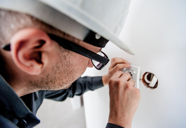 L'artisan doit avertir le client des risques susceptibles de compromettre la mise en service d'une installation.