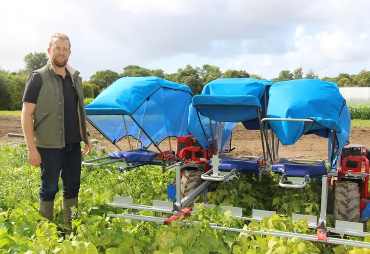 <em class="placeholder"> Nicolas Le Paboul, maraîcher à Plouhinec dans le Morbihan : « Nous sommes très satisfait de notre porteur. »</em>