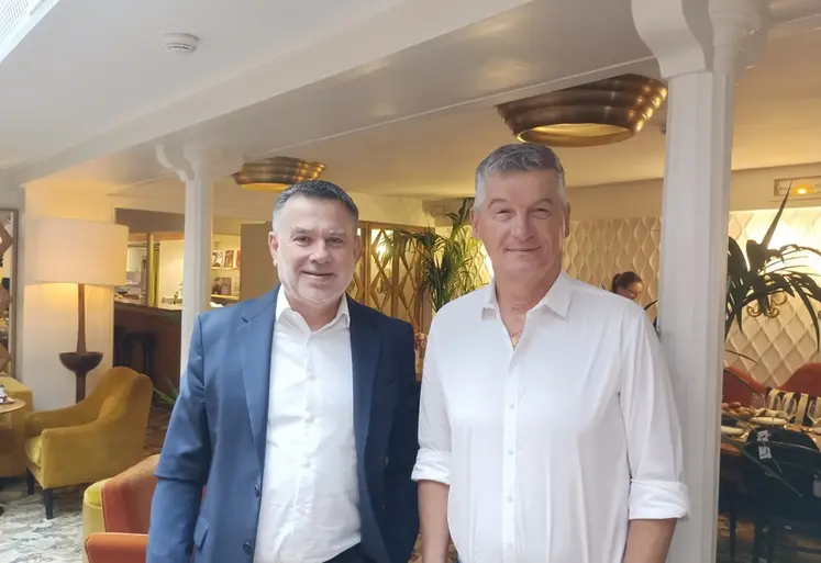<em class="placeholder">Jean-François Doucet, directeur général d’Améoba (à gauche) et Jean-Marc Petat, directeur général de Green For Agro (à droite). </em>