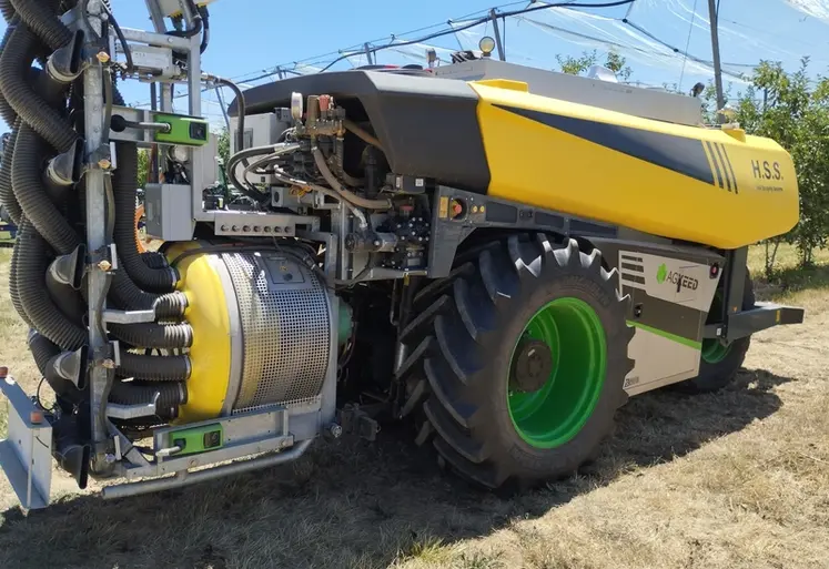 <em class="placeholder">Le pulvérisateur H.S.S. monté sur le robot AgBot 2.055W3 d'AgXeed.</em>