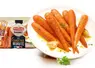 Sachet de carottes micro-ondables de priméale avec une assiette de ces carottes cuisinées. 