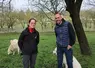 <em class="placeholder">Cédric Ruzzin, nuciculteur et éleveur, est à l’origine de la transhumance et du pâturage sous les noyers de sa commune. Ici, avec Delphine Sneedse de la Senura.</em>