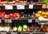 <em class="placeholder">Un rayon fruits et légumes dans un magasin de proximité de centre-ville.</em>