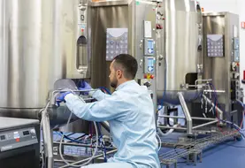 <em class="placeholder">Dans un laboratoire, Amoéba travaille sur son produit de biocontrôle à base de lysat d'amibes. </em>