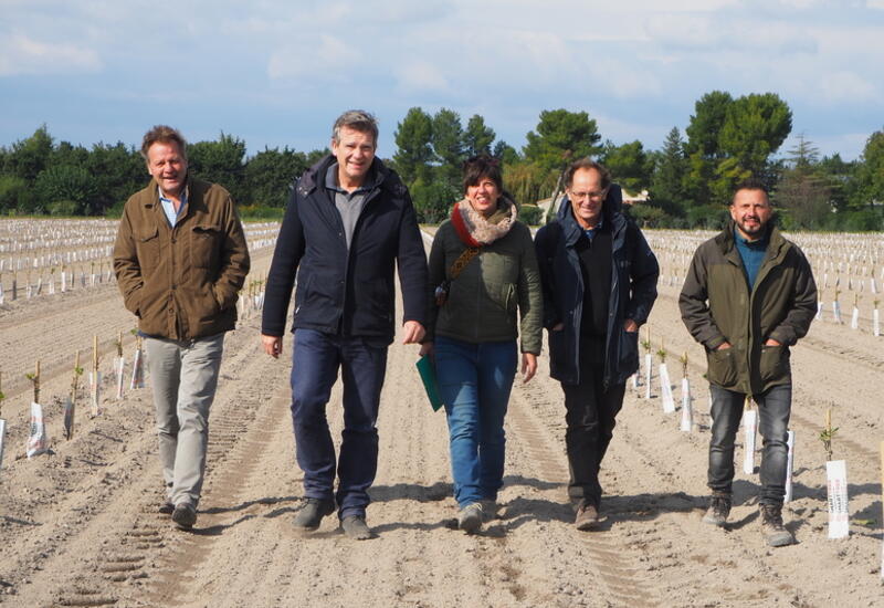 Les responsables des Amandes des Estangs et La compagnie des amandes en marche pour développer la production d'amande française.  © P. Nicolas