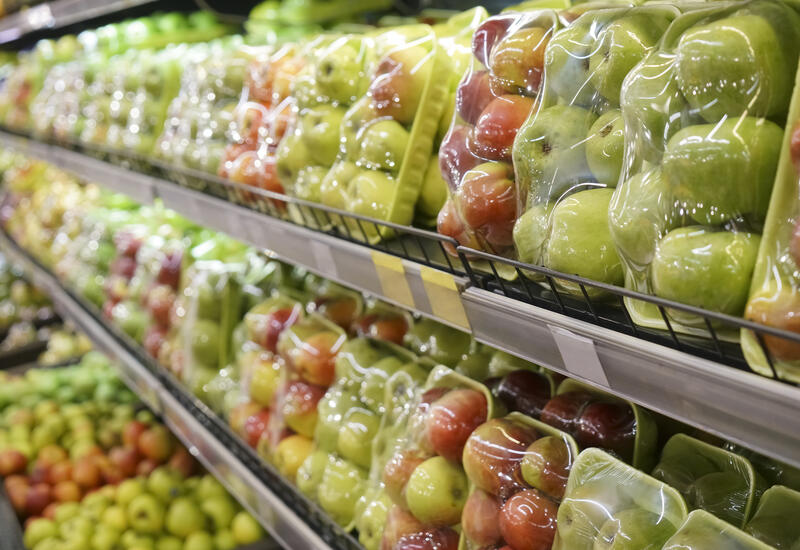 La loi anti-gaspillage pour une économie circulaire interdit l’utilisation des emballages plastiques par unité de moins de 1,5 kg, dont les pommes, depuis le 1er janvier 2022.