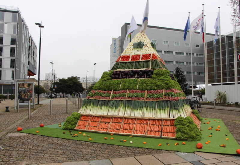 La traditionnelle pyramide de Légumes de France s'est installée cette année à Nantes.  