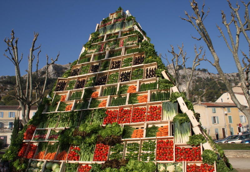 Après avoir été installé à Cavaillon en 2009, la symbolique pyramide de légumes trônera place de l'Horloge à Avignon lors du congrès de Légumes de France.