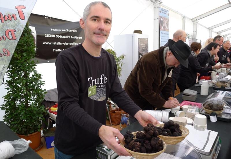 Lors de l'opération « Truffe, une planète à explorer » à Valence, les 25 et 26 janvier, la truffe noire de la Drôme s'est vendue autour de 90 € les 100 g.  © Pierre-Louis Berger - FLD