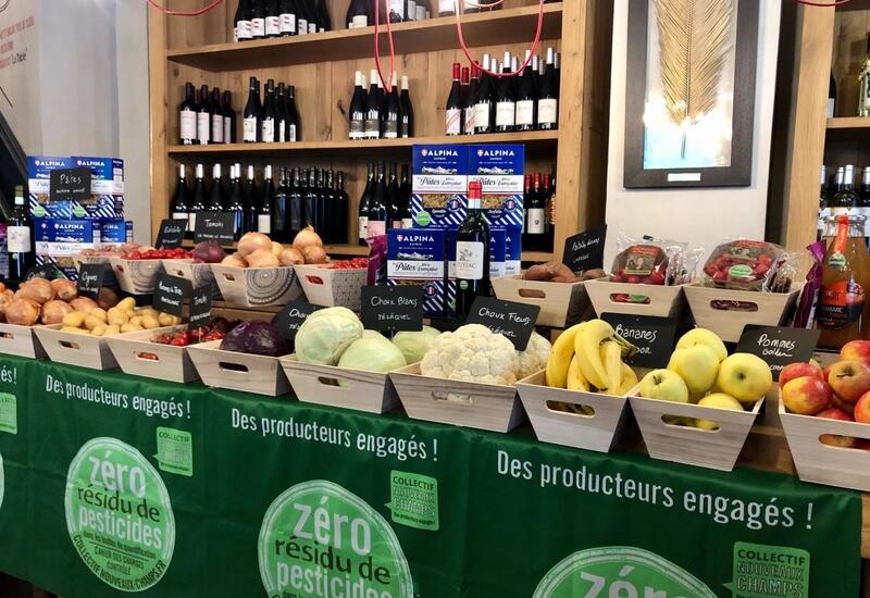 Selon un test mené dans sept magasins Intermarché a montré que les produits Zéro résidus de pesticides représentent 3,4 % du chiffre d'affaires du rayon fruits et légumes frais (5,5 % pour le bio). © Collectif Nouveaux Champs