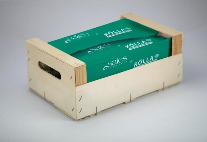 Les emballages – des colis bois format « pitufo » - portent les couleurs des deux partenaires. © FLD1203_UNE_KOLLASALES_NIV1