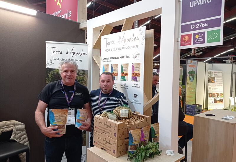 salon Medfel, producteurs d'amandes Marc et Julien Berthomieu, père et fils, de Terre d'Amandes