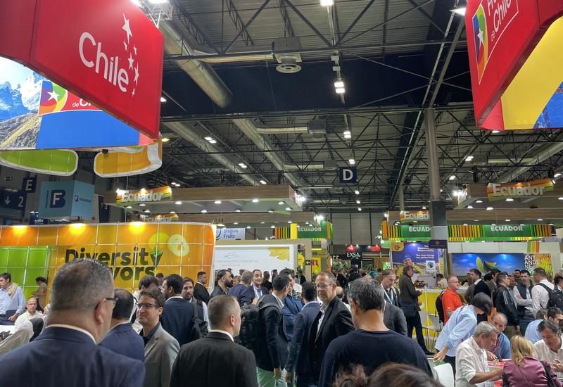 Une allée de Fruit Attraction 2024 avec beaucoup de monde. 