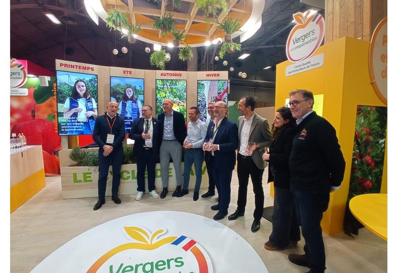 remise de trophées sur le stand des Pommes et poires françaises sur le salon de l'agriculture 2025