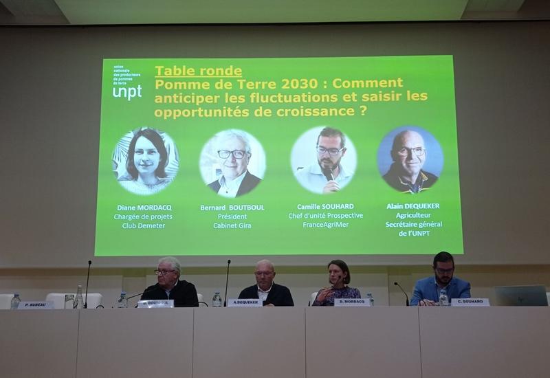 Intervenants à une table-ronde sur les perspectives du marché de la pomme de terre à 2030.