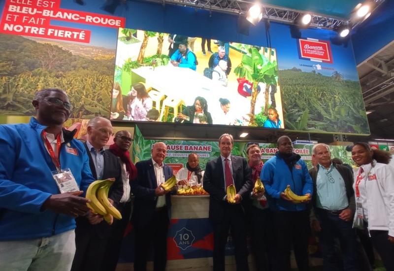 les producteurs de bananes des antilles sur leur stand au salon de l'agriculture