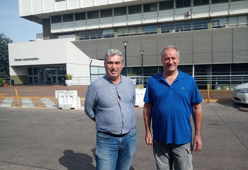 <em class="placeholder">Le directeur du service des statistiques du MIN de Buenos Aires, Claudio Baron (à droite), et le directeur de l’organisation commerciale, Néstor Tello de Meneses (à ...</em>
