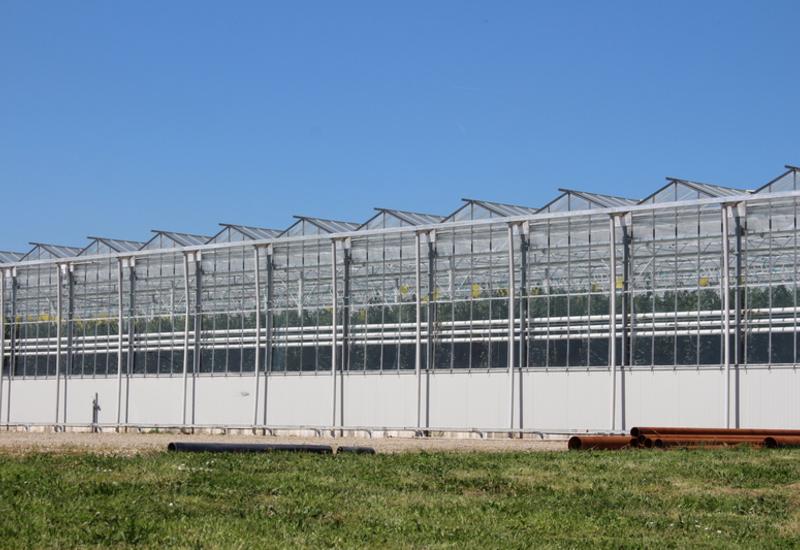 <em class="placeholder">La partie réhaussée au sol a été fermée par panneaux sandwich pour rajouter une couche d’isolation.</em>