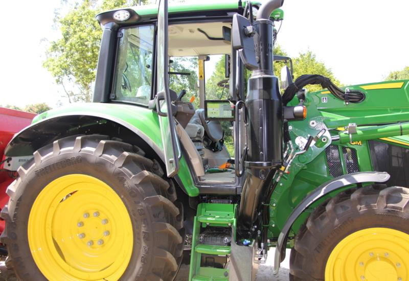 <em class="placeholder">John Deere</em>