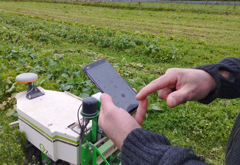 <em class="placeholder">Robot OZ de Naïo programmé avec l'application Naïo Companion</em>