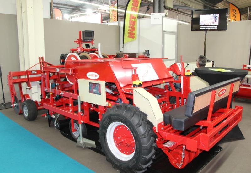 <em class="placeholder">Planteuse automotrice Huet 2M présentée au Sival 2026. </em>