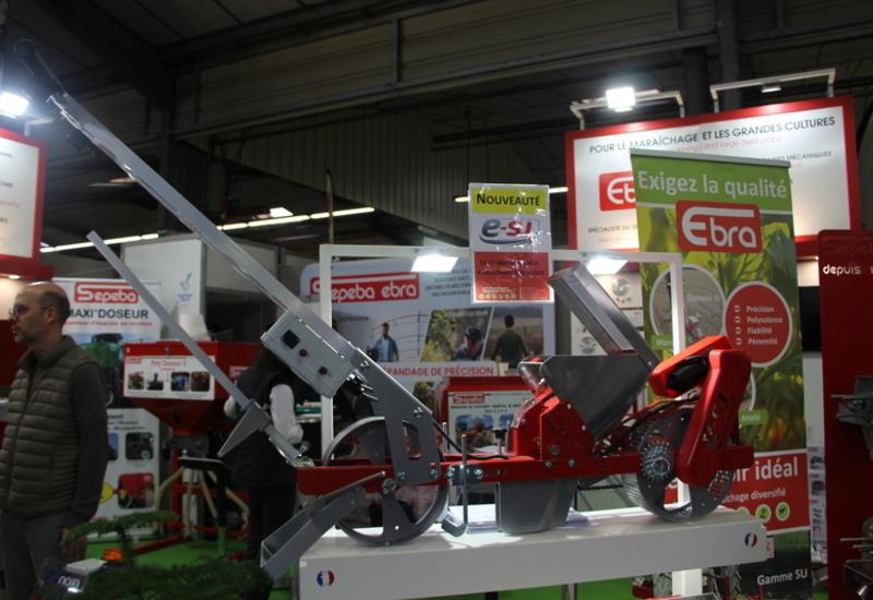 <em class="placeholder">Le semoir manuel professionnel à assistance électrique e-SJ de Sepeba-Ebra.</em>