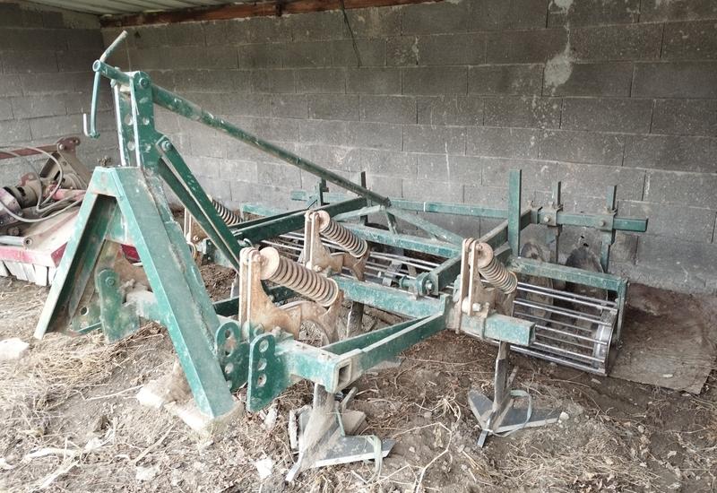 <em class="placeholder">Actisol modifié pour scalper et andainer les couverts végétaux au Jardin du Fontanil en Isère</em>