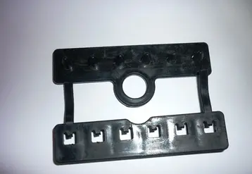 Les plaquettes Easyclip peuvent être fixées à l'aide d'un sécateur pneumatique ou électrique. © Cantagri