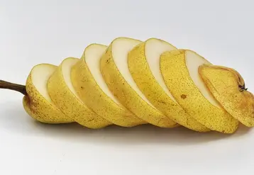 La poire williams a été l'un des premiers fruits pour lesquels Charles & Alice a noué un partenariat avec des producteurs pour de nouvelles plantations.