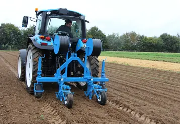 <em class="placeholder">maraîchage - pose de goutte-à-goutte enterré</em>