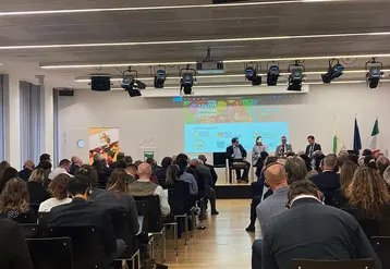 photo de la salle vue de dos lors du premier forum annuel de l'AREFLH le 6 novembre à Bruxelles.
