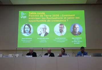 Intervenants à une table-ronde sur les perspectives du marché de la pomme de terre à 2030.