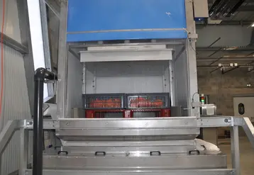 <em class="placeholder">Traitement de potimarrons avec la machine de douchage à l&#039;eau chaude de l&#039;entreprise Crovara. </em>