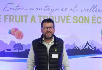 <em class="placeholder">Régis Aubenas, producteur de nectarines et abricots dans la Drôme, président de l'association Fruits Plus et élu à la chambre d'agriculture de la Drôme. </em>
