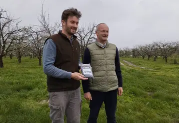 <em class="placeholder">Les producteurs de prunes du Lot-et-Garonne Théophile et Christophe de Hautefeuille.</em>