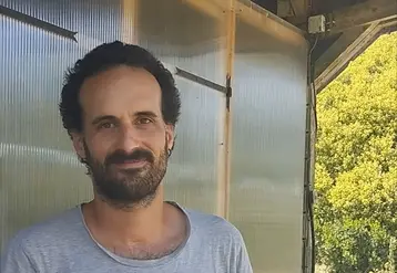 maraichage, désherbage thermique, manuel et par occultation sur carotte en Vendée