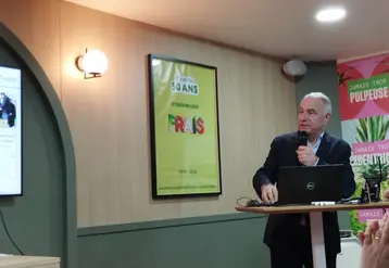 <em class="placeholder">Daniel Sauvaitre, président d'Interfel, au micro lors d'une conférence. </em>