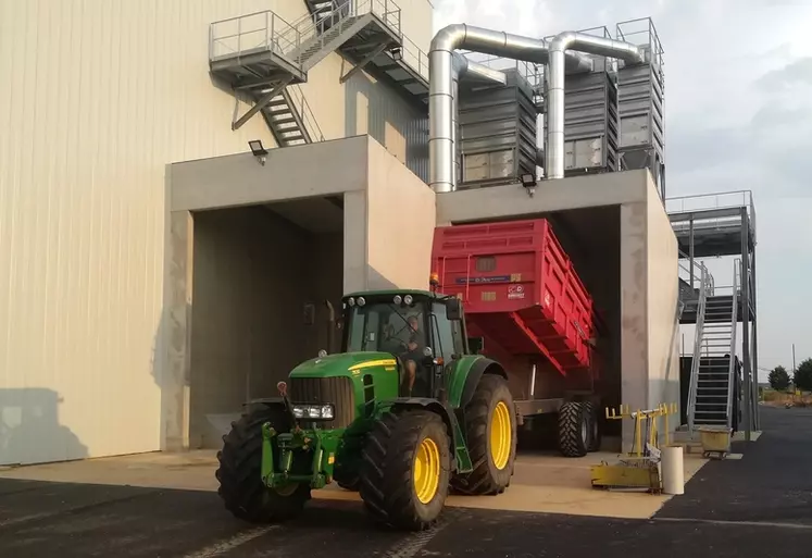 Nouveau silo de Biocer dans l'Eure. Avec une collecte qui double tous les cinq ans, les organismes économiques doivent adapter leur infrastructure de stockage et de tri. © Biocer