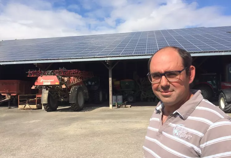 Gaël Dupont, agriculteur à Reuves (51). « Le bâtiment est payé en moins de dix ans. » © C. Baudart