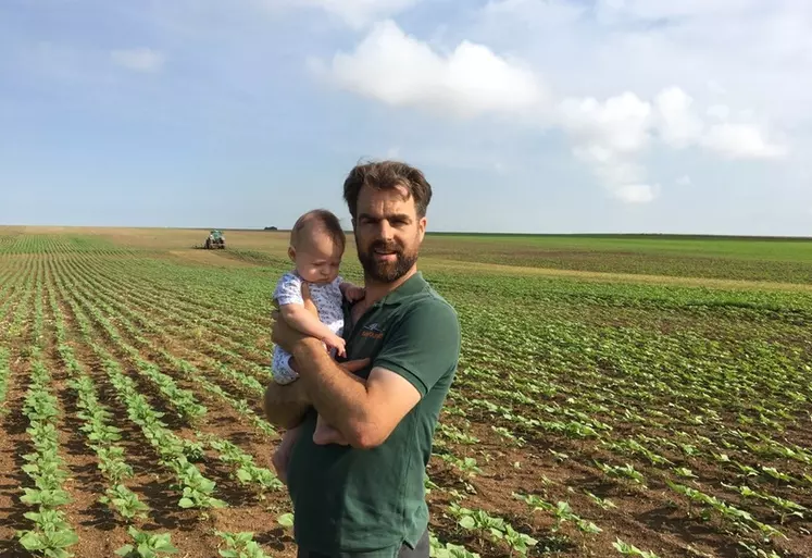 Jean-Baptiste Prévost, agriculteur dans la Marne, a eu recours au service de remplacement dans le cadre du congé paternité pour la naissance de son troisième enfant.
