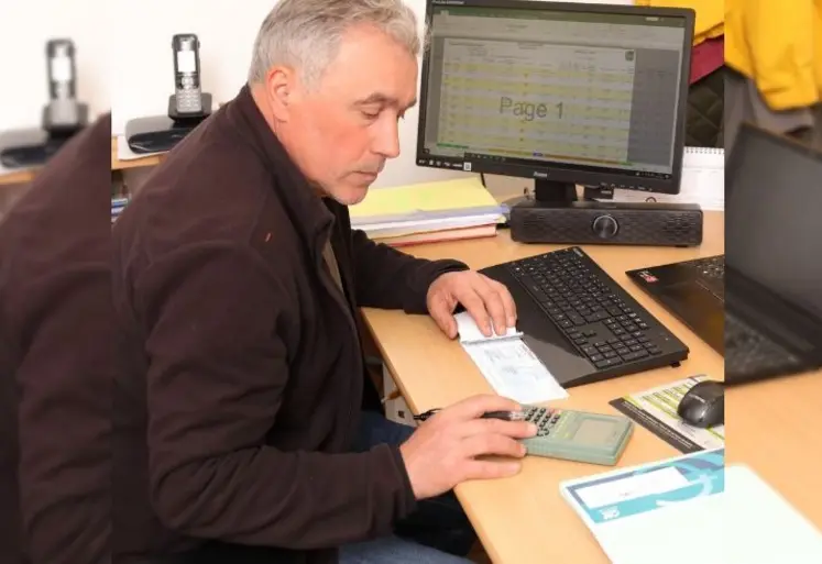 <em class="placeholder">Vigneron controlant sa tresorerie en especes et effectuant un paiement par cheque. </em>