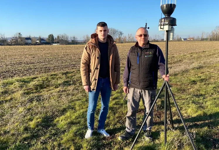 <em class="placeholder">Clément Bridot responsable agriculture numérique à l’Union des coopératives de l&#039;Allier, et Thierry Bonnet, agriculteur à Paray-sous-Briailles, dans l’Allier (1), ...</em>